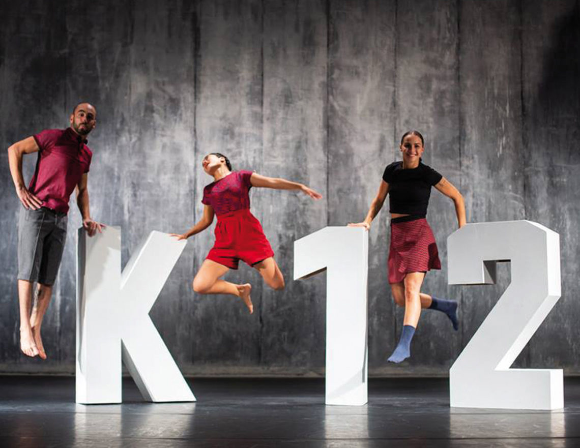 lettres géantes pour le festival de danse hip hop karavel à bron